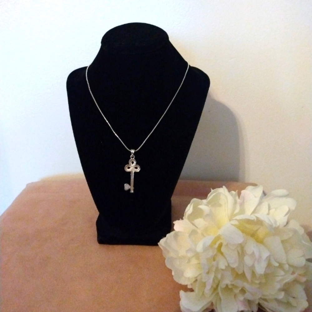 SOLD- Silver CW Key Heart Pendant Necklace - Picture 6 of 13